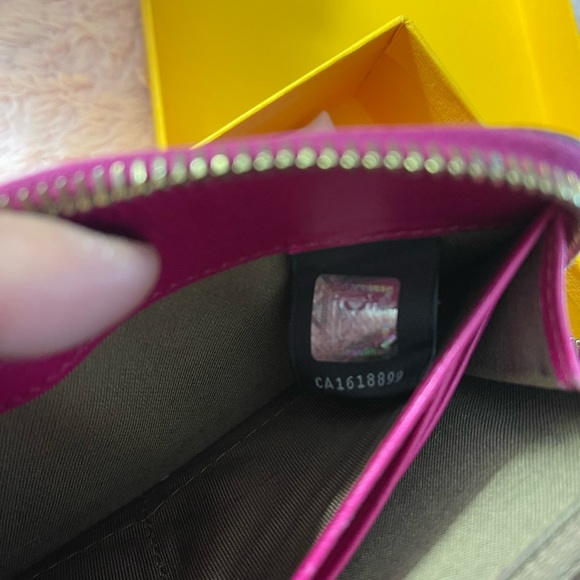 Fendi zip around wallet - Picture 5 of 7